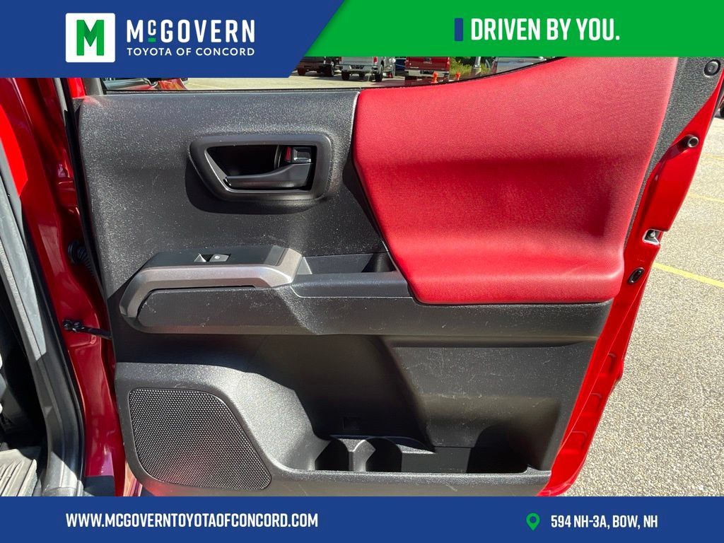 Used 2023 Toyota Tacoma SR5 AWD/4WD image 31