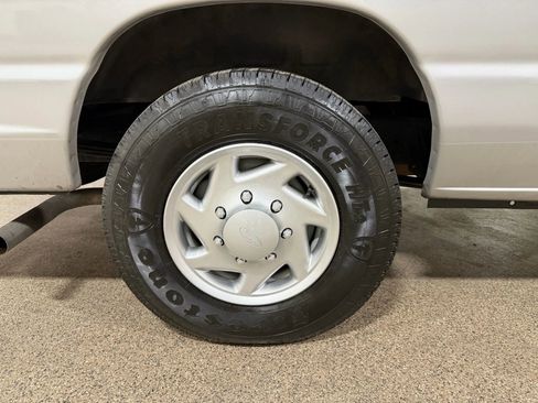 Used 2014 Ford E-250 and Econoline 250 Extended w/ Power Group image 72