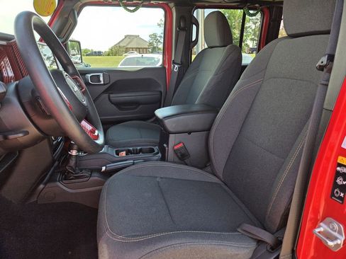 Used 2024 Jeep Wrangler Unlimited Sport AWD/4WD image 13