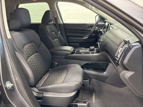 Used 2024 Nissan Pathfinder S AWD/4WD image 12