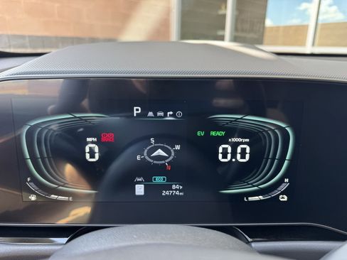Used 2024 Kia Niro EX Touring image 19