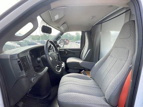 Used 2022 Chevrolet Express 3500 CUTWAY w/ Power Convenience Package image 34