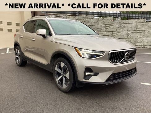 Used 2024 Volvo XC40 B5 Plus w/ Climate Package AWD/4WD image 1