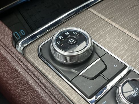 Certified 2024 Ford Expedition Limited image 29