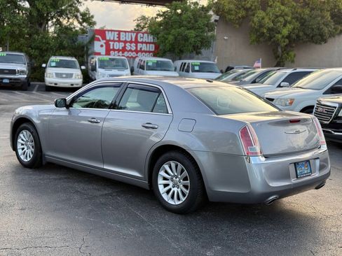 Used 2011 Chrysler 300 RWD image 5