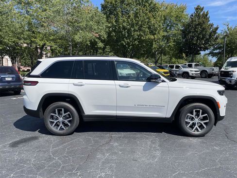 New 2025 Jeep Grand Cherokee Limited w/ Luxury Tech Group II image 10