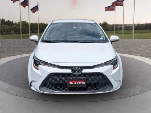 Used 2021 Toyota Corolla LE FWD image 2