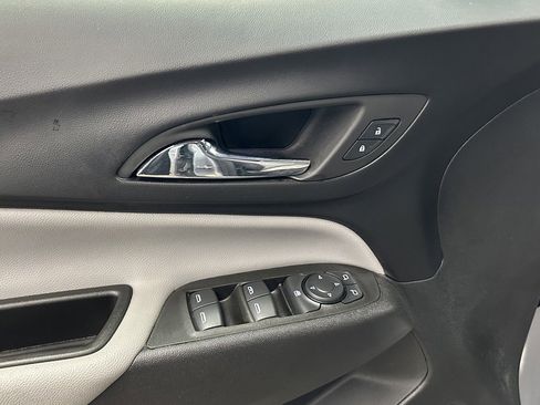 Used 2024 Chevrolet Equinox LS w/ LS Convenience Package image 10