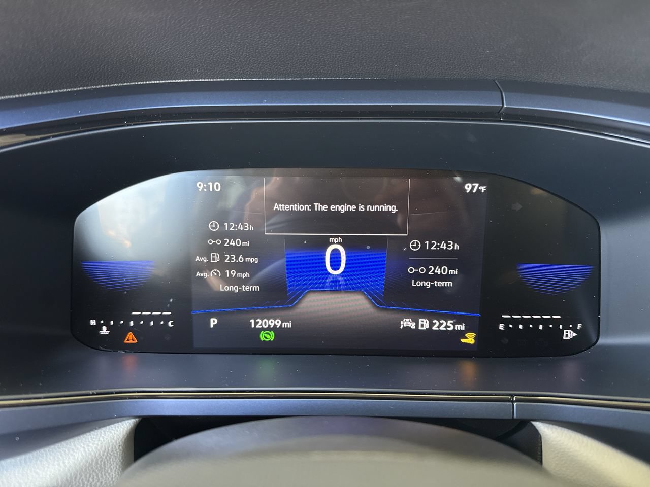 Used 2024 Volkswagen Taos SE w/ Panoramic Sunroof Package FWD image 12