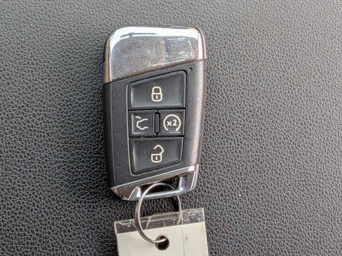 Used 2023 Volkswagen Atlas SE AWD/4WD image 32