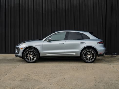 New 2026 Porsche Macan image 2