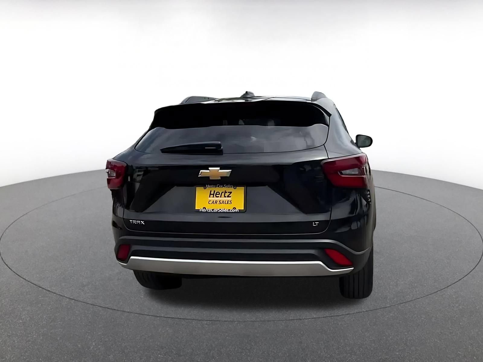 Used 2025 Chevrolet Trax LT FWD image 12