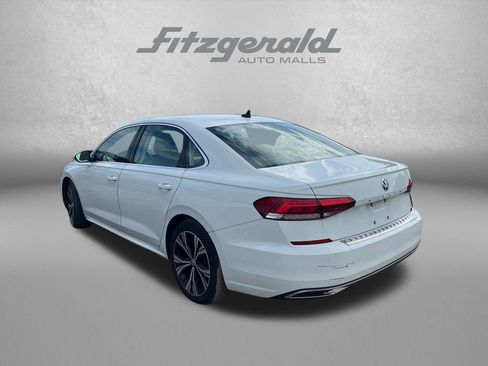 Used 2022 Volkswagen Passat 2.0T SE FWD image 5