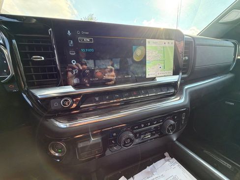 Used 2025 Chevrolet Silverado 2500 LTZ w/ LTZ Plus Package AWD/4WD image 9
