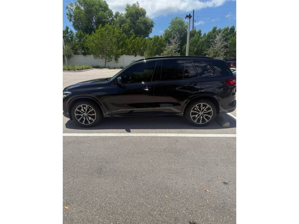 Used 2022 BMW X5 xDrive40i w/ M Sport Package AWD/4WD image 4
