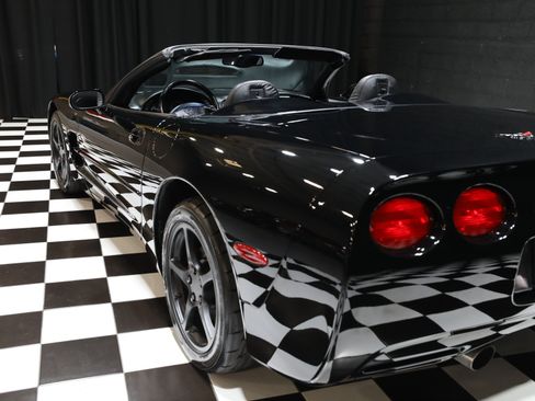 Used 2001 Chevrolet Corvette Convertible w/ Preferred Equipment Group2 RWD image 31