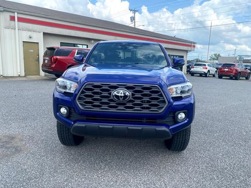 Used 2022 Toyota Tacoma TRD Off-Road image 2