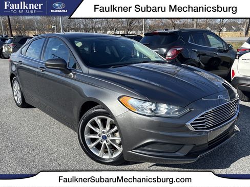 Used 2017 Ford Fusion SE image 1