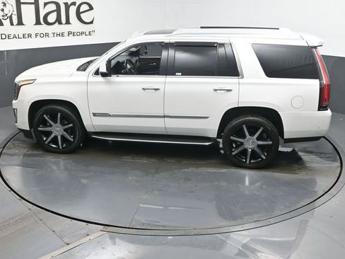 Used 2017 Cadillac Escalade Premium Luxury image 44