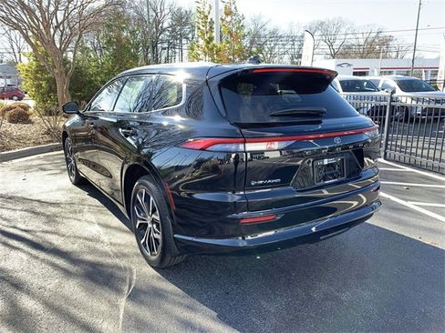 Used 2025 Toyota Crown Signia XLE image 6