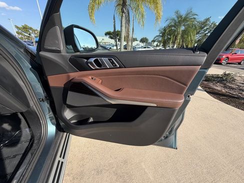 Used 2025 BMW X5 xDrive50e image 36