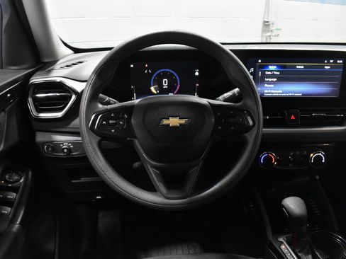 Used 2024 Chevrolet TrailBlazer LT w/ Driver Confidence Package FWD image 6
