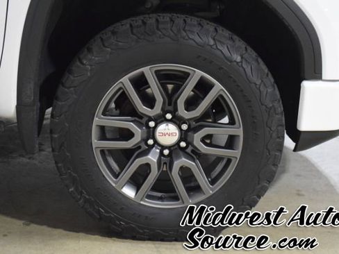 Used 2022 GMC Sierra 1500 AT4 w/ AT4 Premium Package image 11