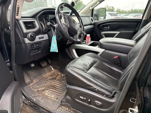Used 2017 Nissan Titan PRO-4X w/ Pro-4x Convenience Package AWD/4WD image 10