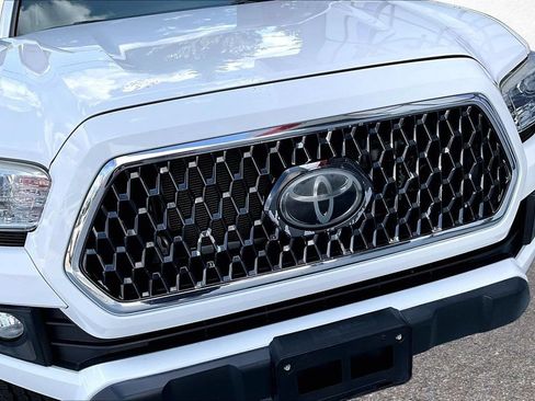 Certified 2019 Toyota Tacoma TRD Off-Road w/ Technology Package AWD/4WD image 37