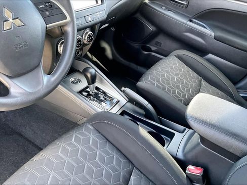 Used 2025 Mitsubishi Outlander Sport ES AWD/4WD image 17