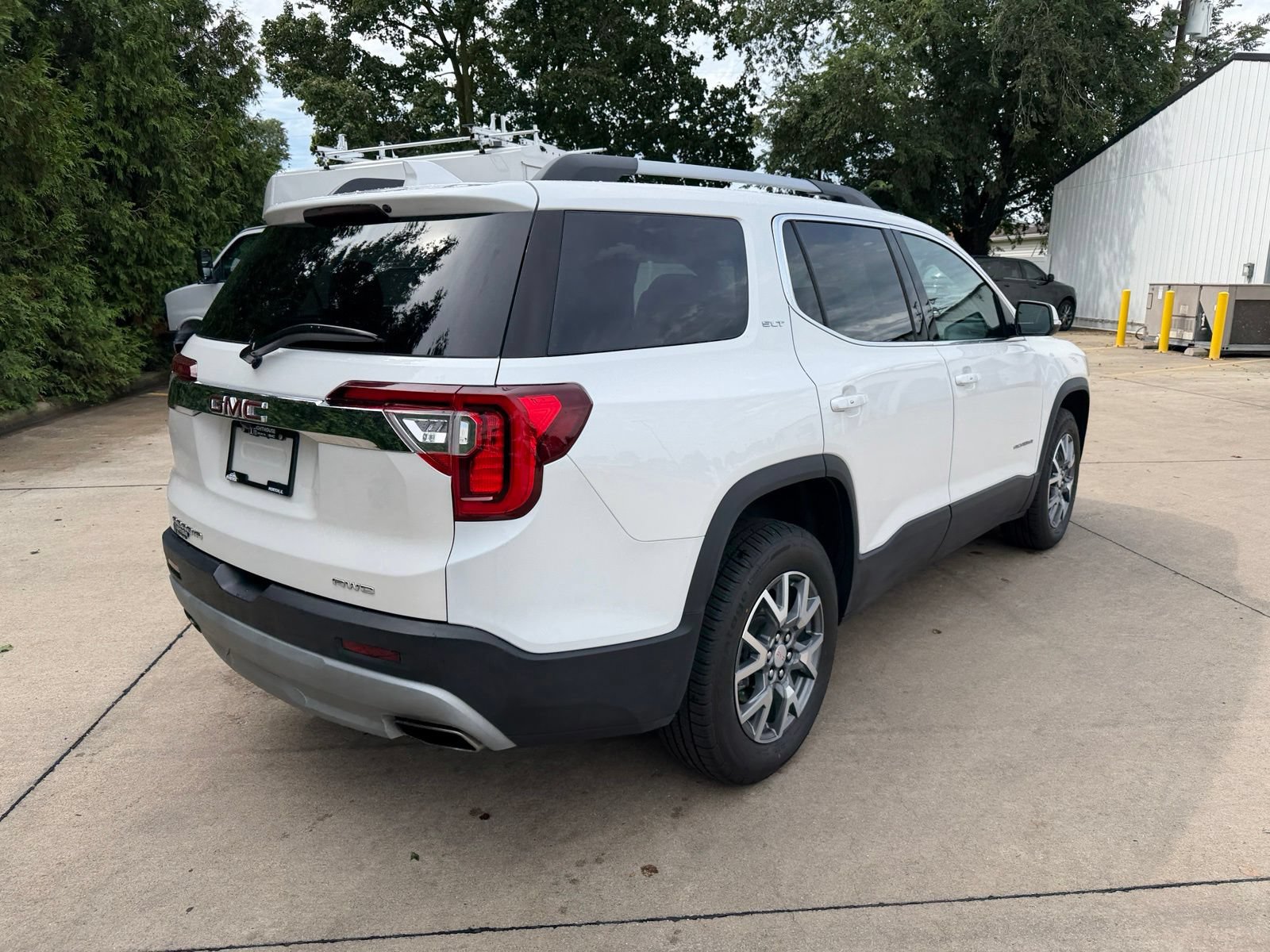 Used 2023 GMC Acadia SLT w/ Technology Package AWD/4WD image 31