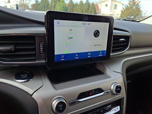 Certified 2022 Ford Explorer XLT w/ Equipment Group 202A image 17