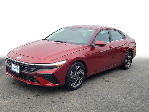 Used 2024 Hyundai Elantra SEL w/ Convenience Package image 3
