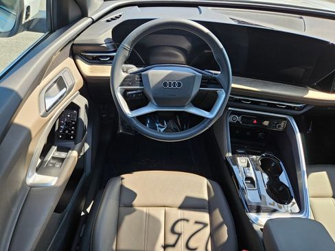 Certified 2025 Audi Q5 Premium image 11