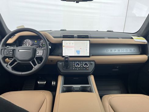 Used 2025 Land Rover Defender 110 V8 AWD/4WD image 14