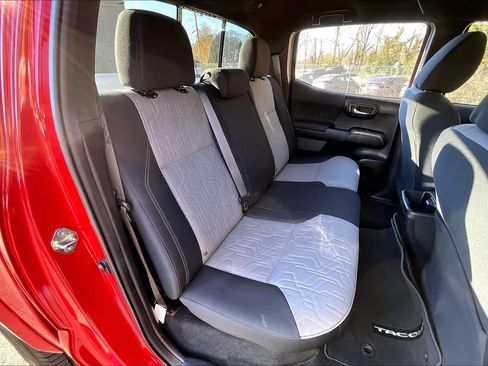 Used 2020 Toyota Tacoma TRD Sport image 19