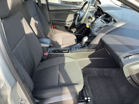 Used 2016 Ford Focus SE FWD image 25