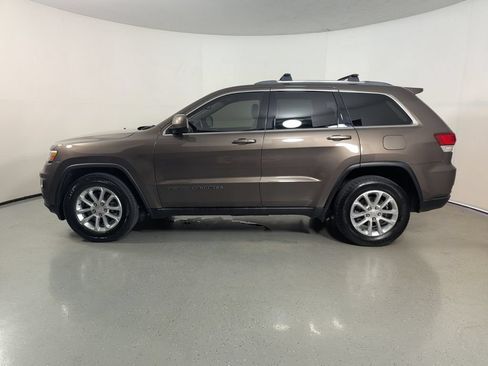 Used 2021 Jeep Grand Cherokee Laredo RWD image 4
