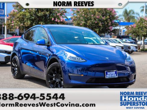 Used 2023 Tesla Model Y Long Range AWD/4WD image 1