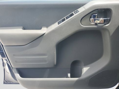 Used 2021 Nissan Frontier SV image 17