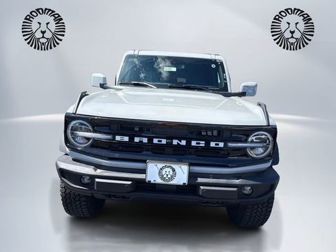 New 2026 Ford Bronco Outer Banks w/ Sasquatch Package AWD/4WD image 2