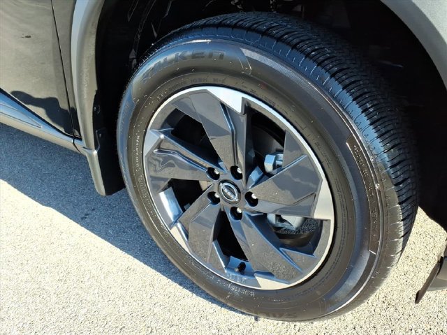 Used 2025 Nissan Rogue SV FWD image 4