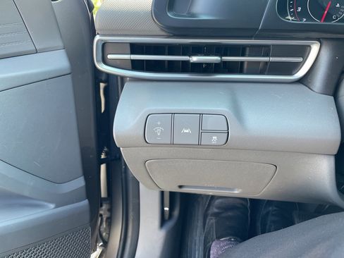 Used 2023 Hyundai Elantra SEL image 11