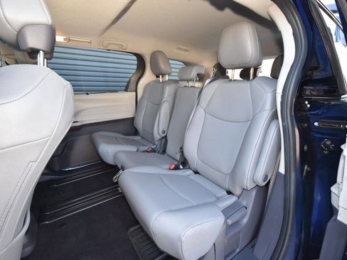 Used 2021 Toyota Sienna XLE FWD image 15