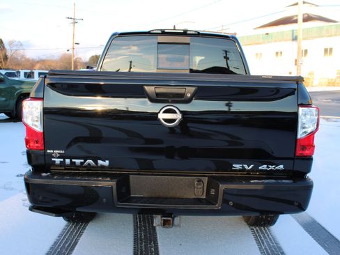 Certified 2024 Nissan Titan SV w/ SV Convenience Package image 4