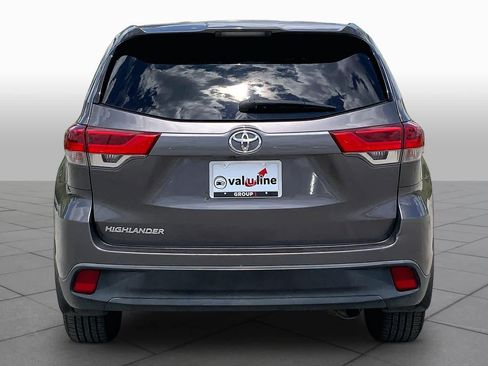 Used 2019 Toyota Highlander LE FWD image 5