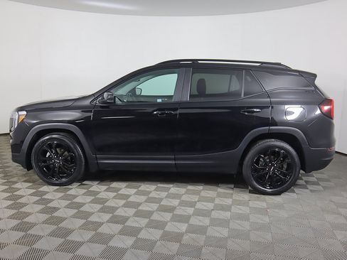 Used 2022 GMC Terrain SLE w/ Driver Convenience Package image 16