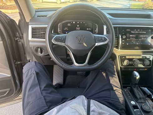 Used 2021 Volkswagen Atlas SEL Premium image 20