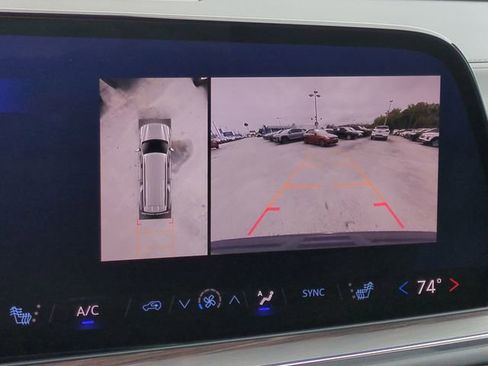Used 2025 Chevrolet Suburban LT AWD/4WD image 24