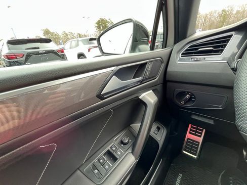 Used 2024 Volkswagen Tiguan SE R-Line image 18